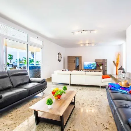 ヴィラ Sleeps 12 With Pool Air Con And Wifi
