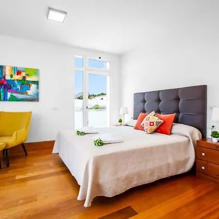 Sleeps 12 With Pool Air Con And Wifi