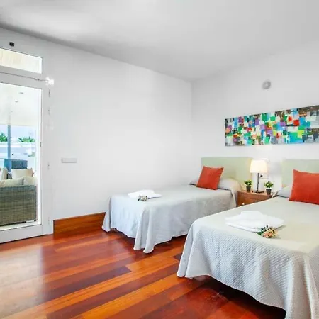 Sleeps 12 With Pool Air Con And Wifi * プエルト・カレロ