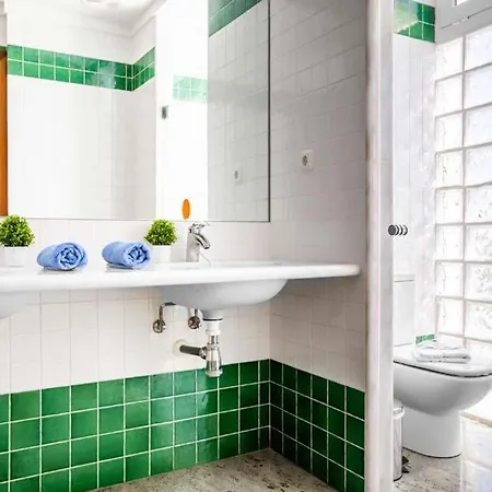 Sleeps 12 With Pool Air Con And Wifi